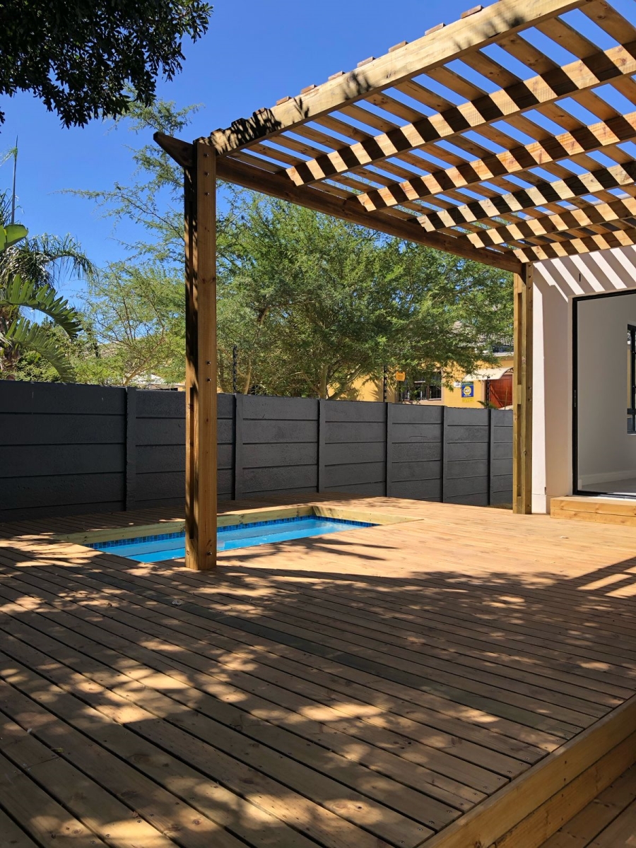 To Let 4 Bedroom Property for Rent in Somerset Ridge Western Cape